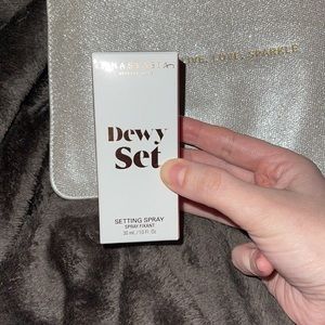 NWT ANASTASIA BEVERLY HILLS TRAVEL SIZE DEWY SPRAY